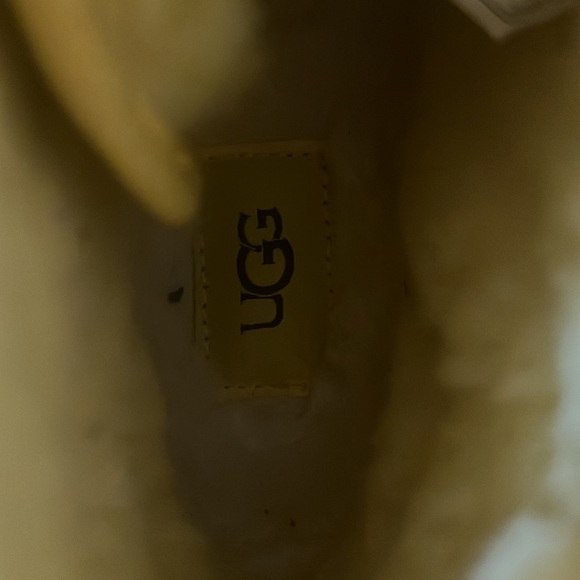 Yellow uggs - Picture 3 of 4